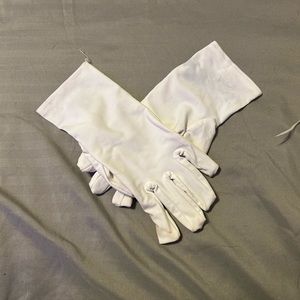 WEISSMAN White gloves.